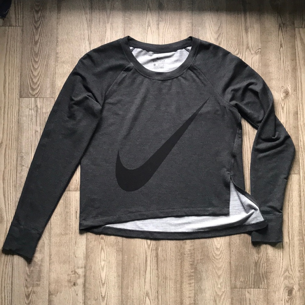 EUC Nike Dri-fit crew sweatshirt - medium